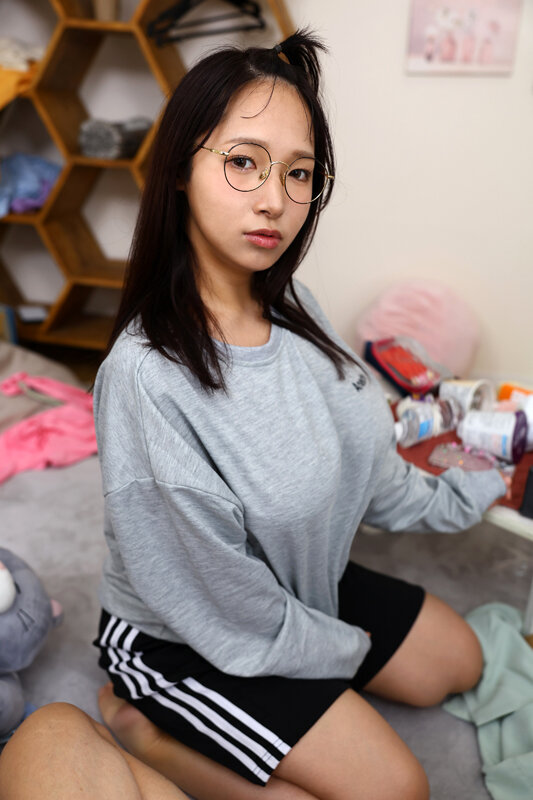 [VR]腐敗的鄰居的粗俗身體。與一個肉女人互動的奶油彼